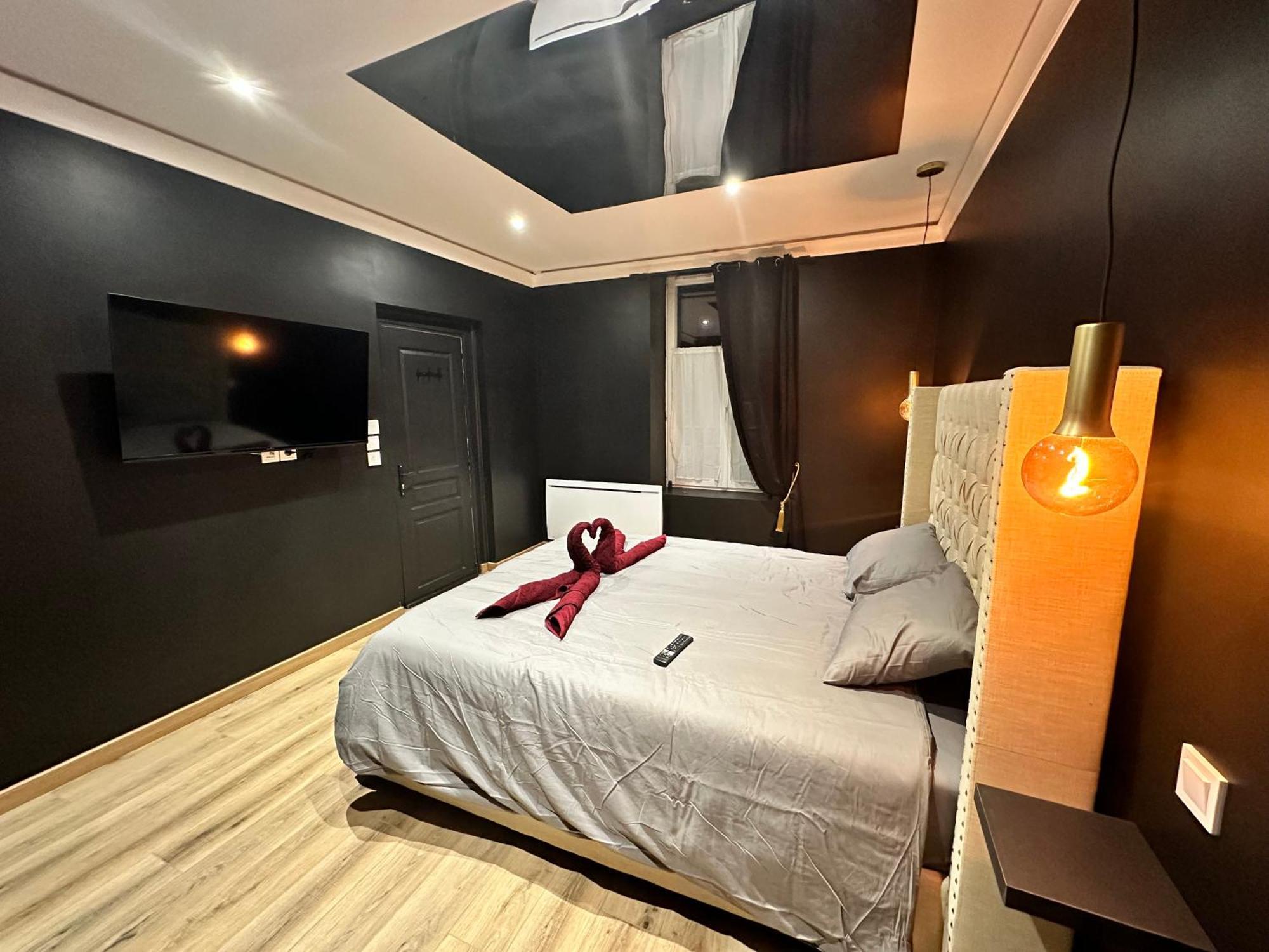 Dark Room Blois - Love Room Saint-Gervais-la-Forêt Dış mekan fotoğraf