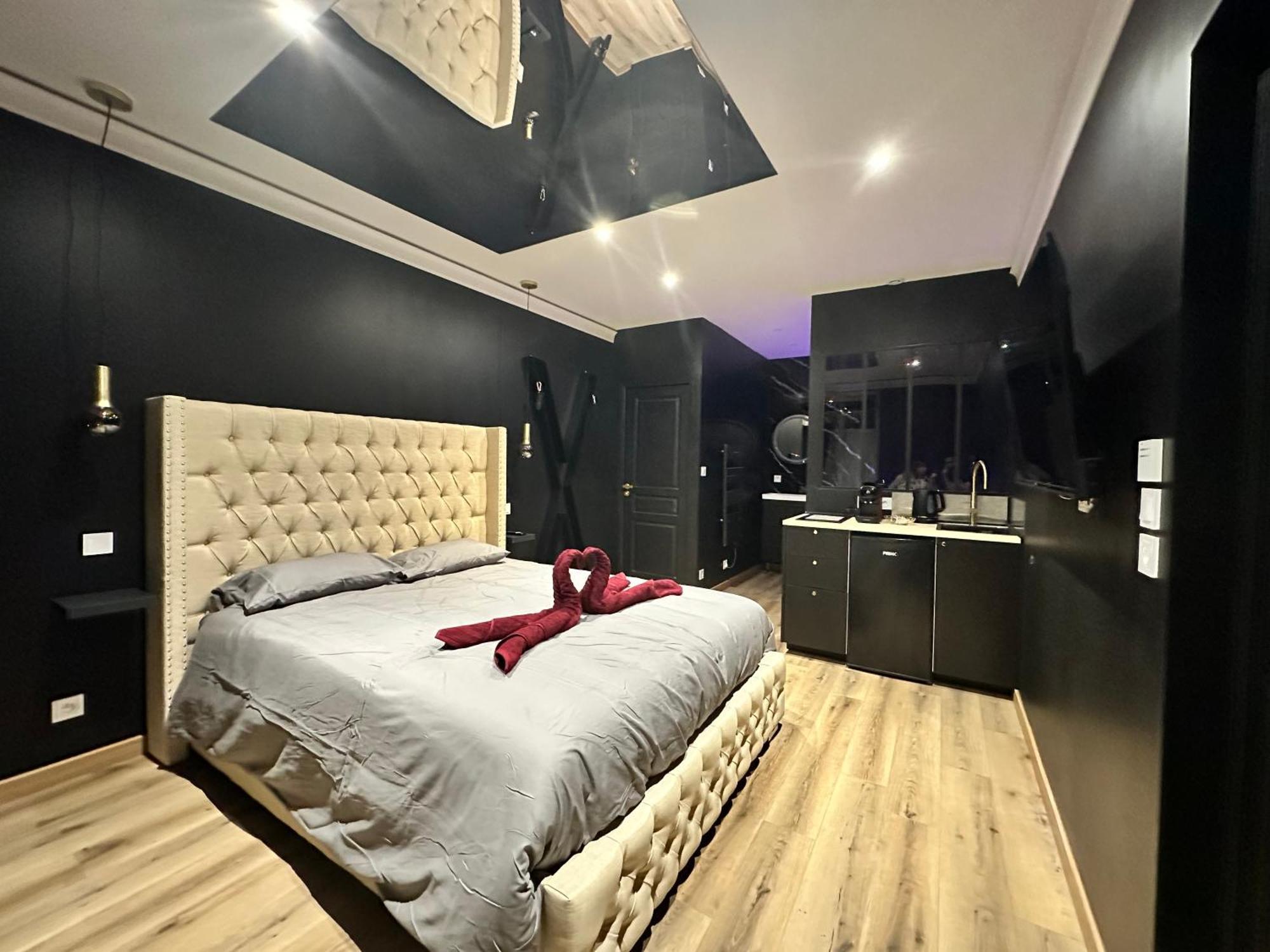 Dark Room Blois - Love Room Saint-Gervais-la-Forêt Dış mekan fotoğraf