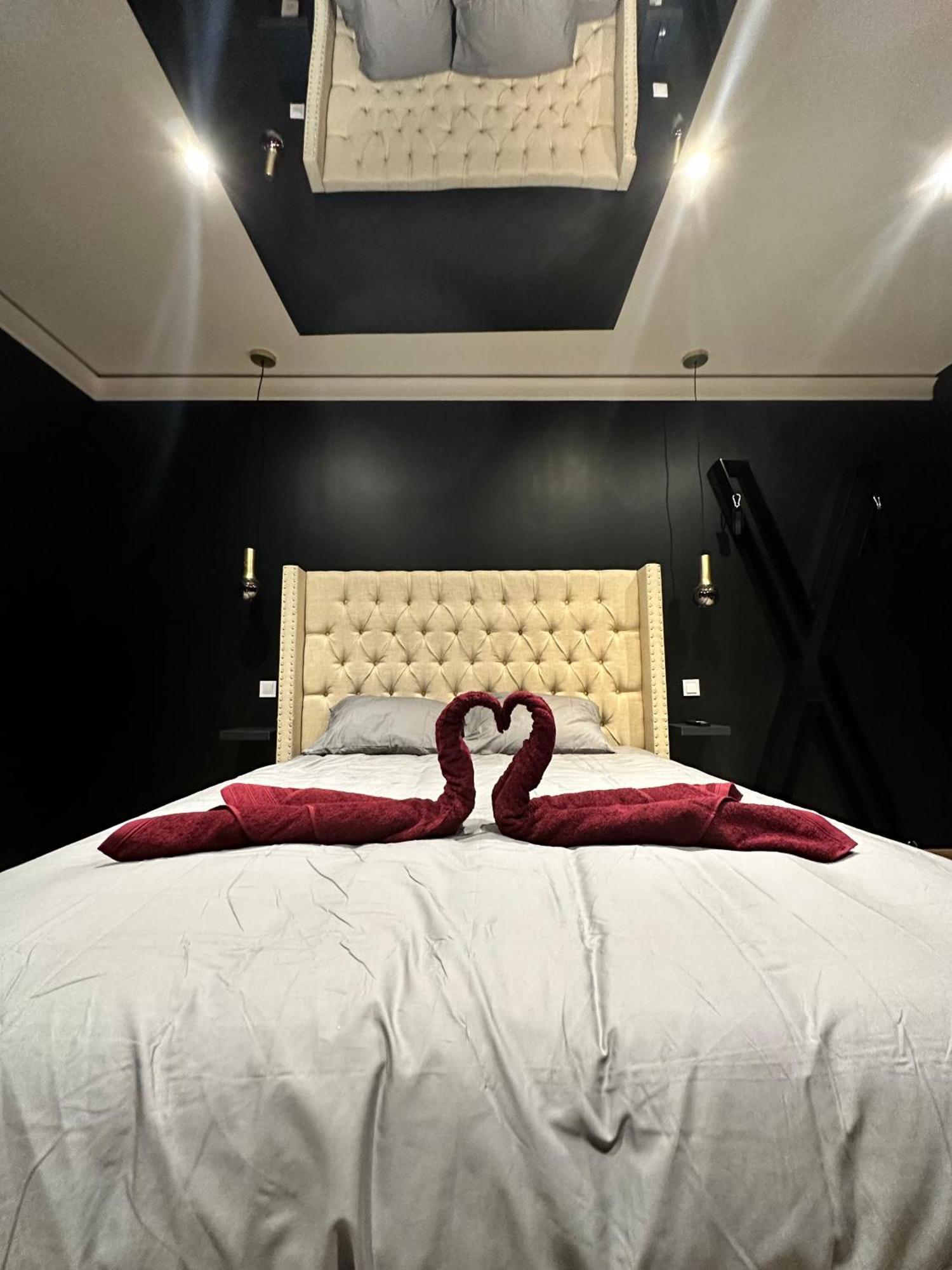 Dark Room Blois - Love Room Saint-Gervais-la-Forêt Dış mekan fotoğraf